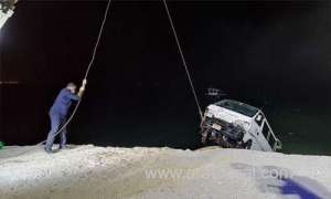 mini-van-plunges-into-sea,-one-expat-dead_bahrain