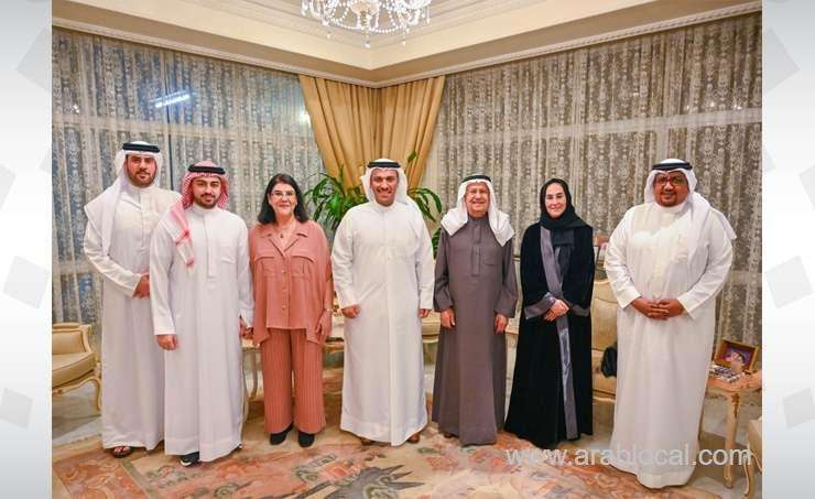 the-minister-of-information-pays-a-visit-to-the-esteemed-bahraini-media-personality-hasan-kamal_bahrain